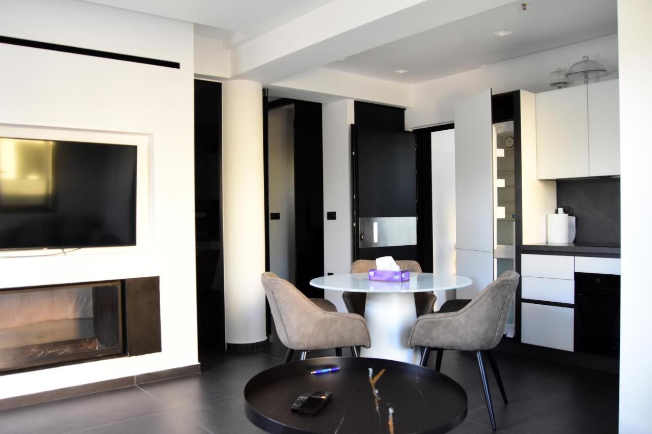 White And Black Aegina Екстер'єр фото